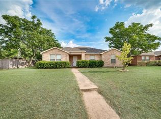 686 Lowe Dr, Cedar Hill, TX 75104