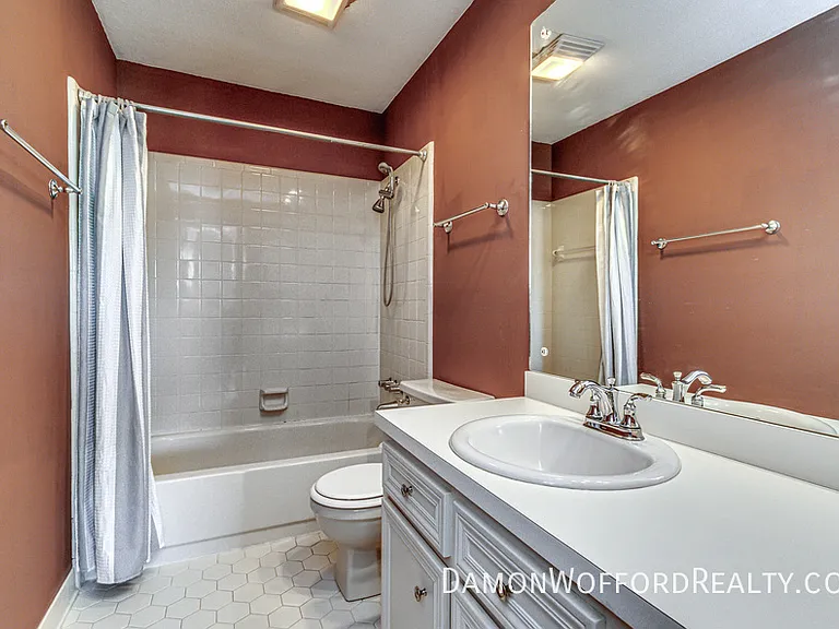 1435 Roxbury Ct — Photo 35