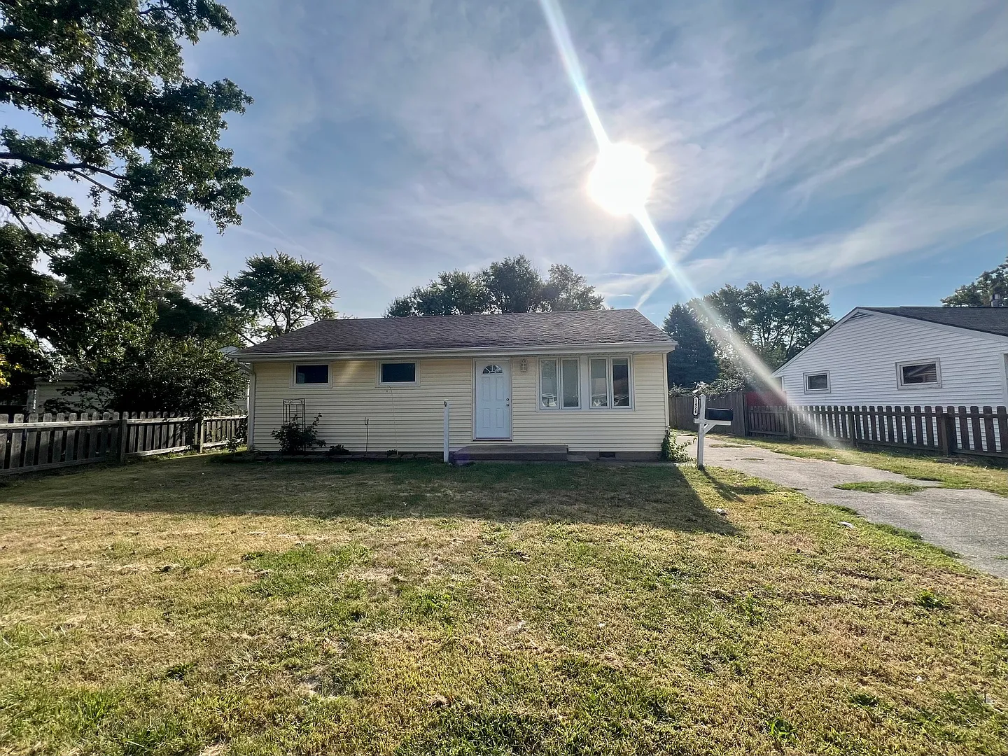 1424 Mather Dr photo 1