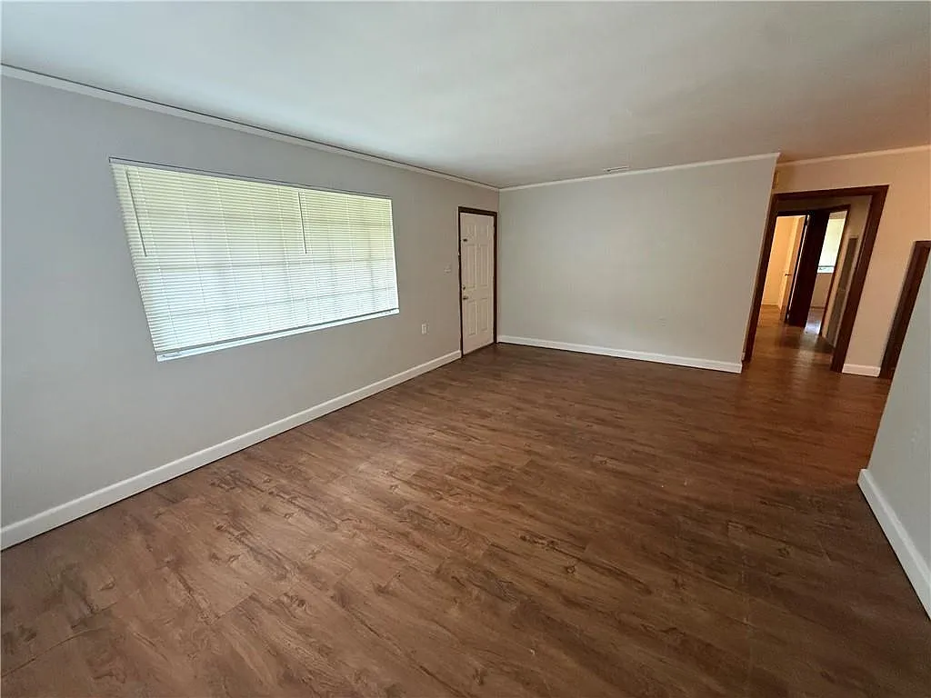 3 bed, 1.0 bath, 1144 sqft, $1,250 — Photo 4
