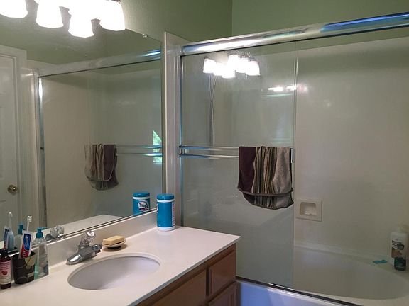 Attached bath @ Master Bedroom