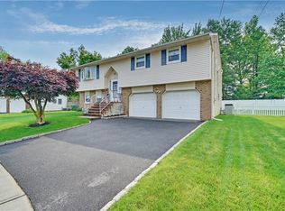 21 Louise Rd, Edison, NJ 08817