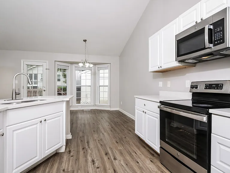 203 Zircon Ln — Photo 8