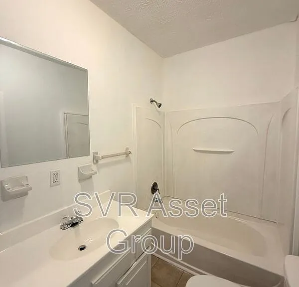 11 E 7th St #1 — Photo 10