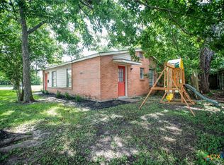 2102 Leon Dr, Port Lavaca, TX 77979