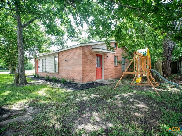 2102 Leon Dr, Port Lavaca, TX 77979