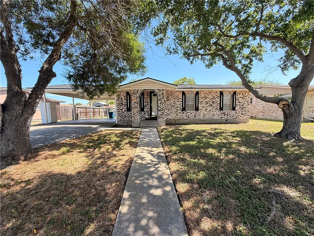 3 bed, 1.0 bath, 925 sqft, $1,600 — Photo 1