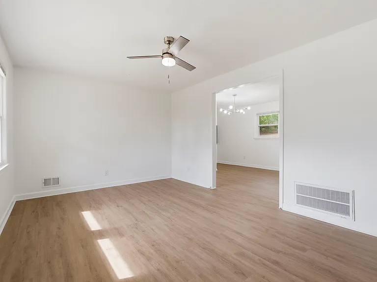 1012 Starmount Dr — Photo 4