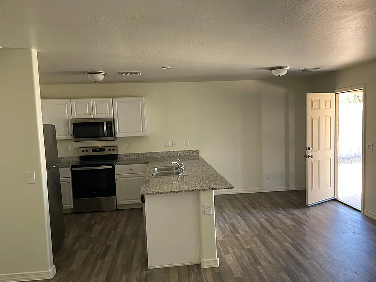 1008 W Nina Dr — Photo 13