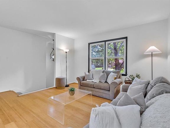 4th image of 11824 E 58th St