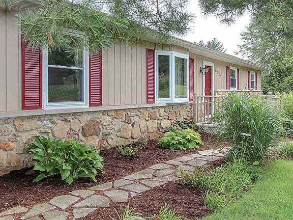 3rd image of 7555 Rose Creek Dr