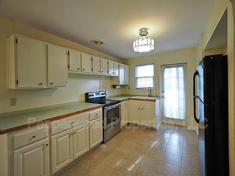334 S Hampton Ave #1 — Photo 4