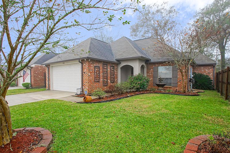 1st image of 15059 Creek Side Dr
