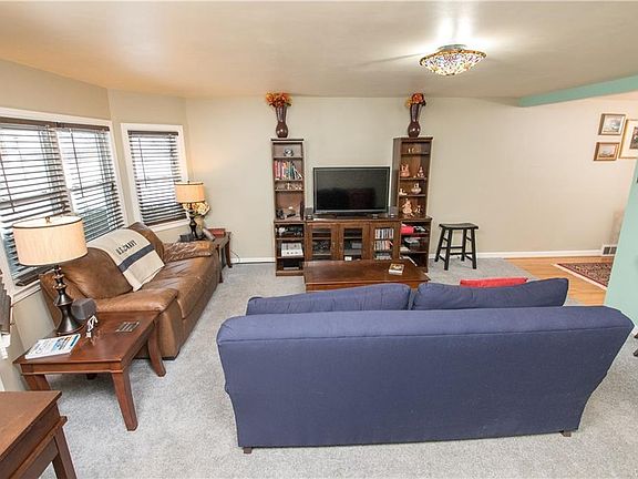 3rd image of 132 Knox Ave