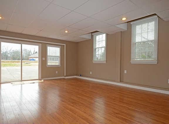 3rd image of 212 Sundown Dr