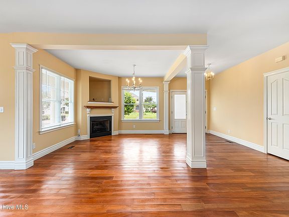 4th image of 163 Mariners Way