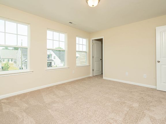 4th image of 137 Princeton Hill Dr