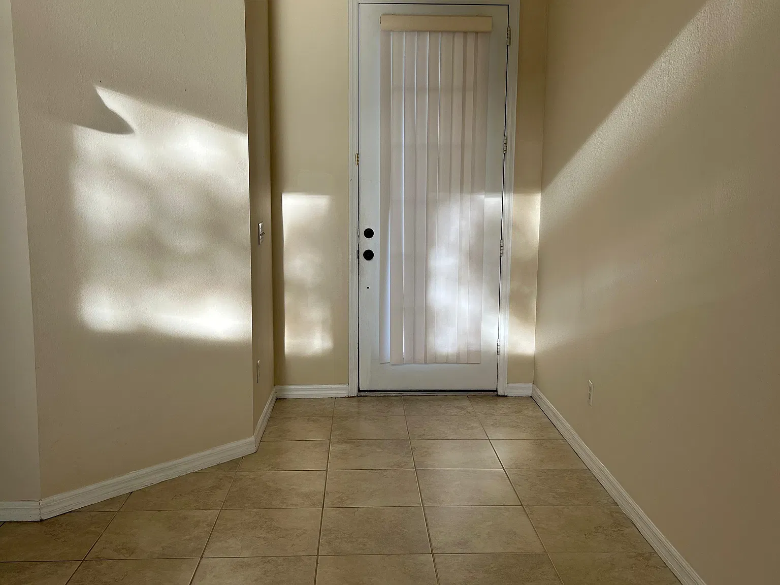 3 bed, 2.5 bath, 1721 sqft, $2,200 — Photo 2
