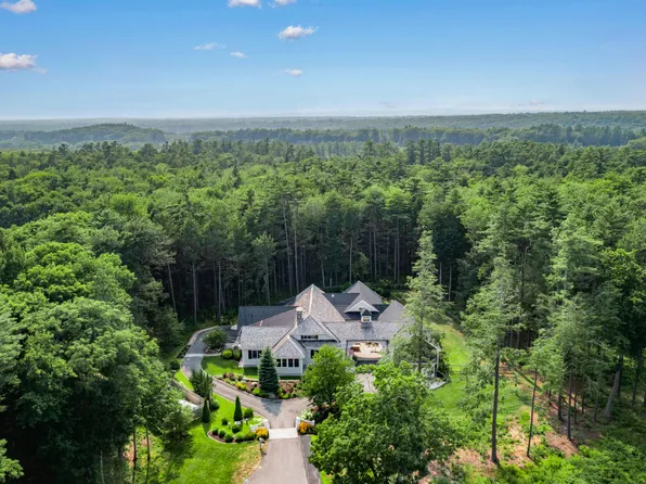 60 Maeves Way, Cumberland, ME 04110