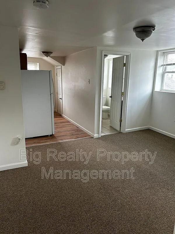 1 bed, 1.0 bath, $1,095 — Photo 2