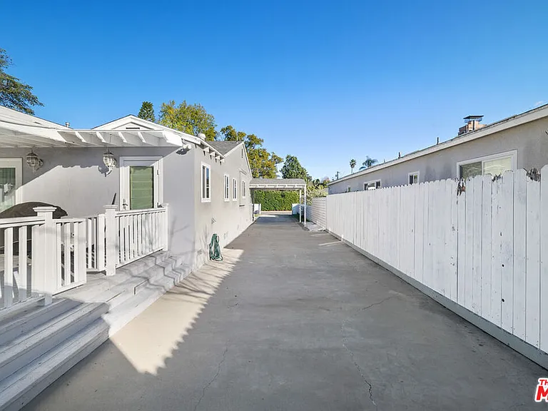 5439 Carpenter Ave — Photo 33