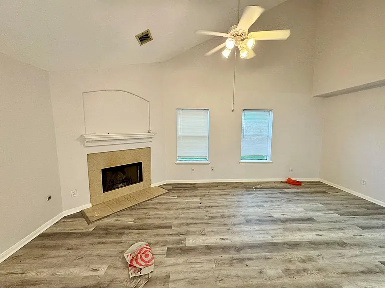 1910 Plum Falls Ln — Photo 13