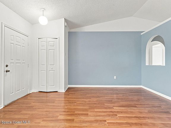 5th image of 1121 Covina St