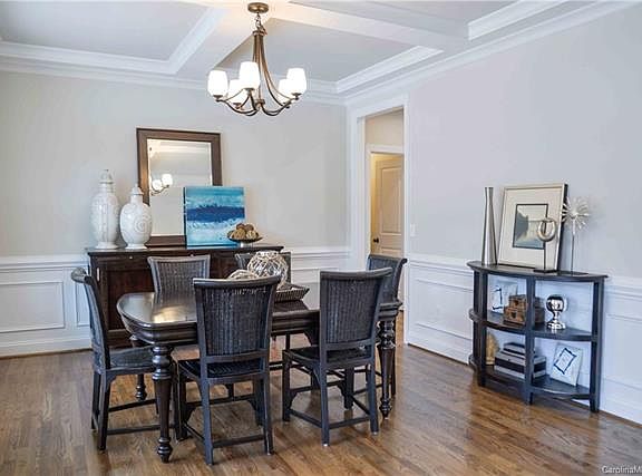4th image of 541 Elizabeth Lee Dr NW