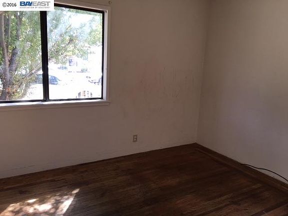 4th image of 940 Harmony Dr