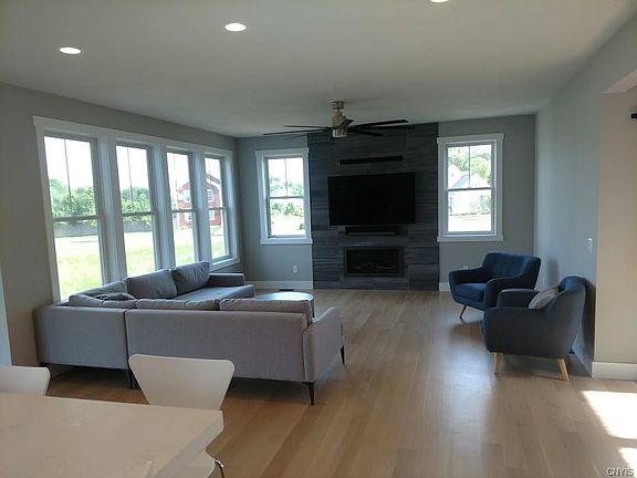 3rd image of 8280 Sugarland Dr