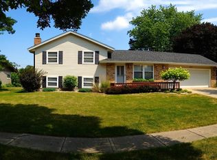 827 Fireside Dr, Apple Valley, MN 55124