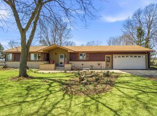 N6410 Hillview Rd, Saint Cloud, WI 53079