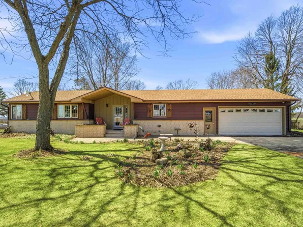 N6410 Hillview Rd, Saint Cloud, WI 53079