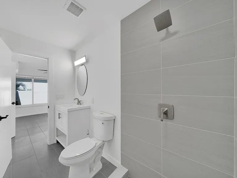 1108 NE 16th St #1106 — Photo 13