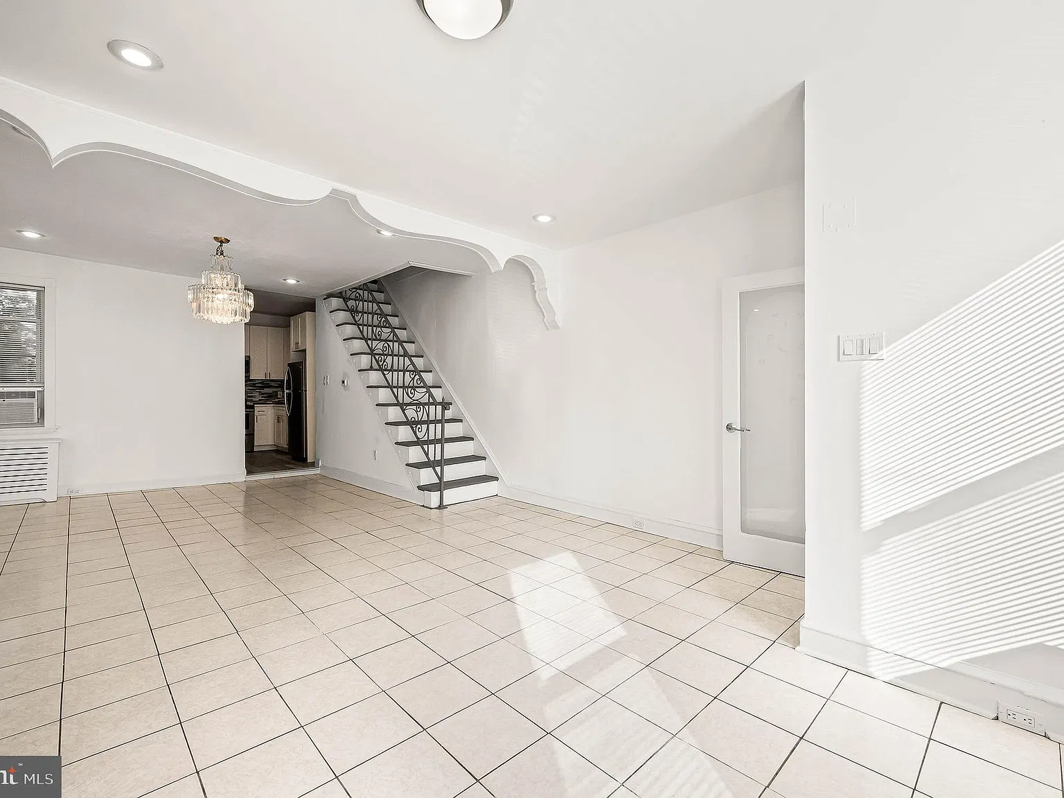 3 bed, 1.5 bath, 1128 sqft, $1,900 — Photo 2