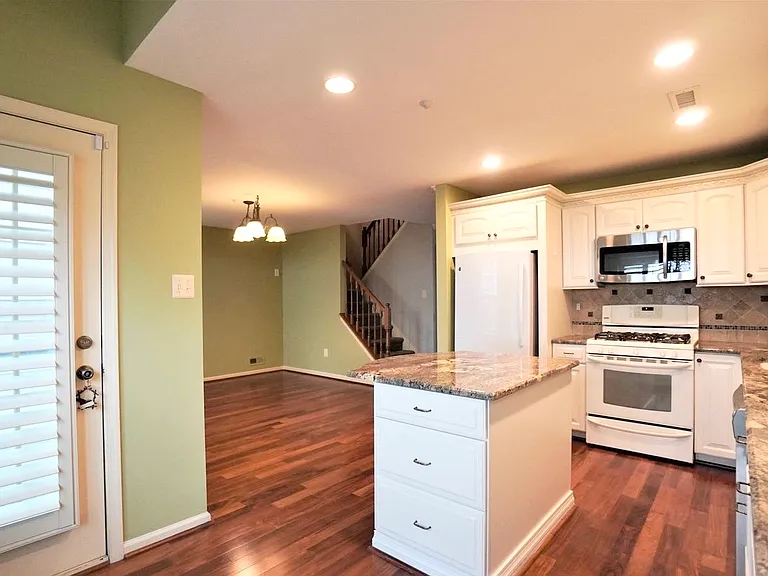 2607 Virginia Ln — Photo 10