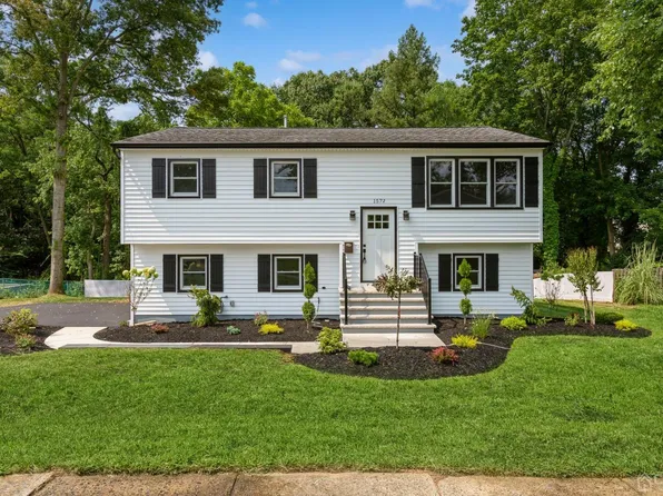 1572 Pershing Pl, South Plainfield, NJ 07080