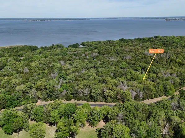 132 Lincoln Dr, Streetman, TX 75859