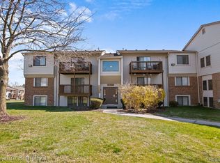 30070 W Twelve Mile Rd UNIT 126, Farmington Hills, MI 48334