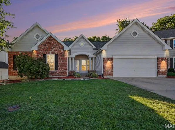 1469 Hawkins Meadow Dr, Fenton, MO 63026