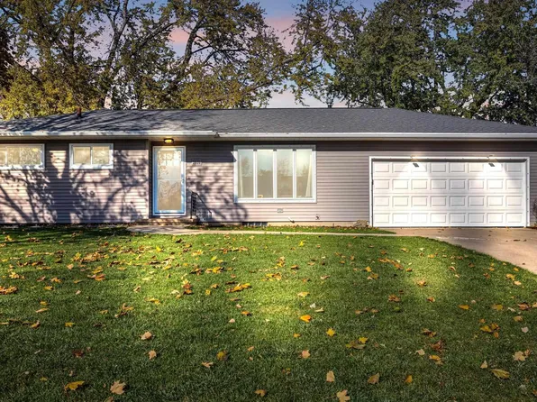 3930 Scenic Dr, Waterloo, IA 50701