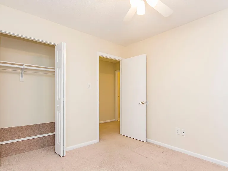 640 Counselor Sq — Photo 30