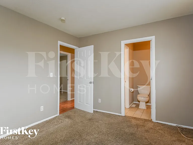 5323 Ville Cecelia Ln — Photo 8