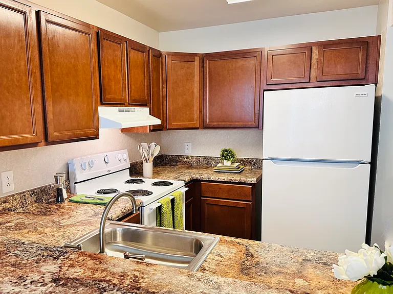 Shoreline Apartments — Photo 15