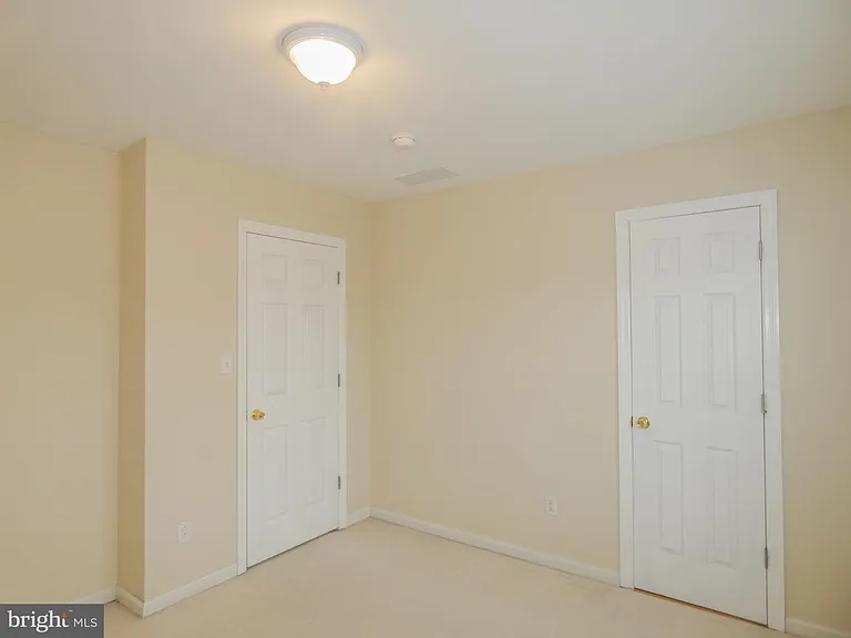 2105 Lexington Mews — Photo 39