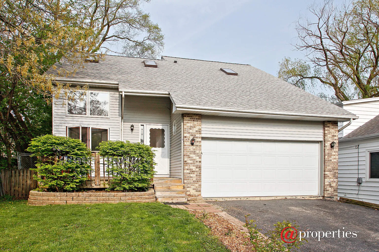 910 Ridge Ave photo 1