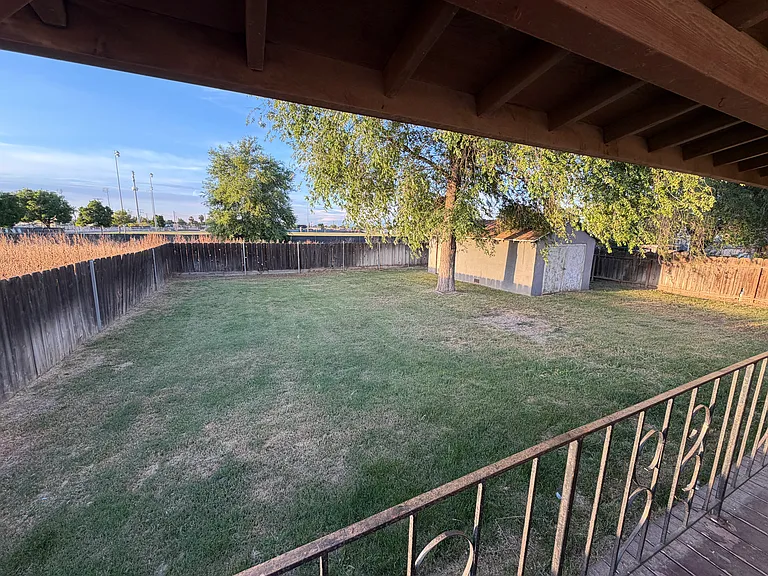 400 E Grangeville Blvd — Photo 8