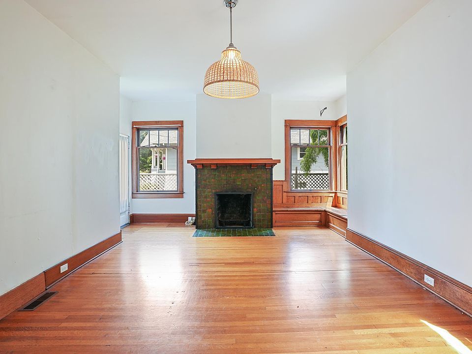 1st image of 3203 SE Clinton St Unit 2
