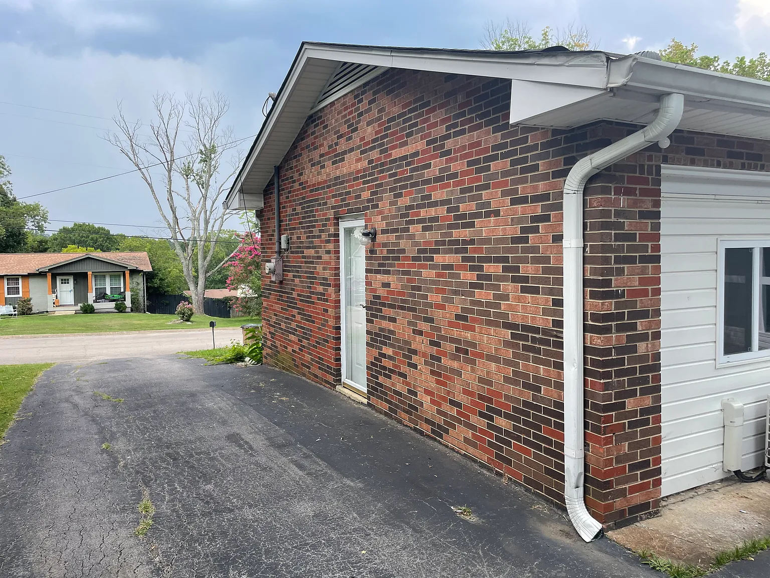3 bed, 1585 sqft, $2,200 — Photo 2
