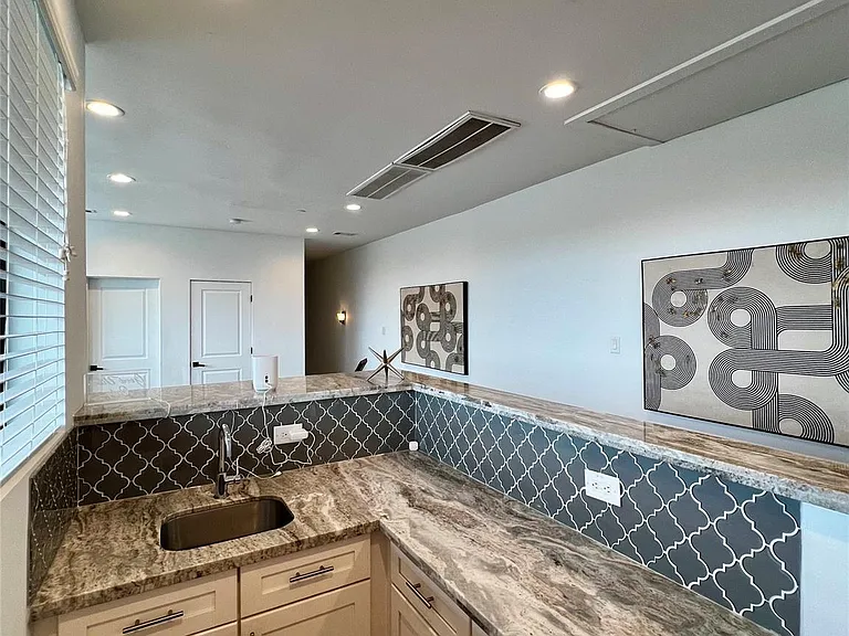 3218 N Crawford St — Photo 16